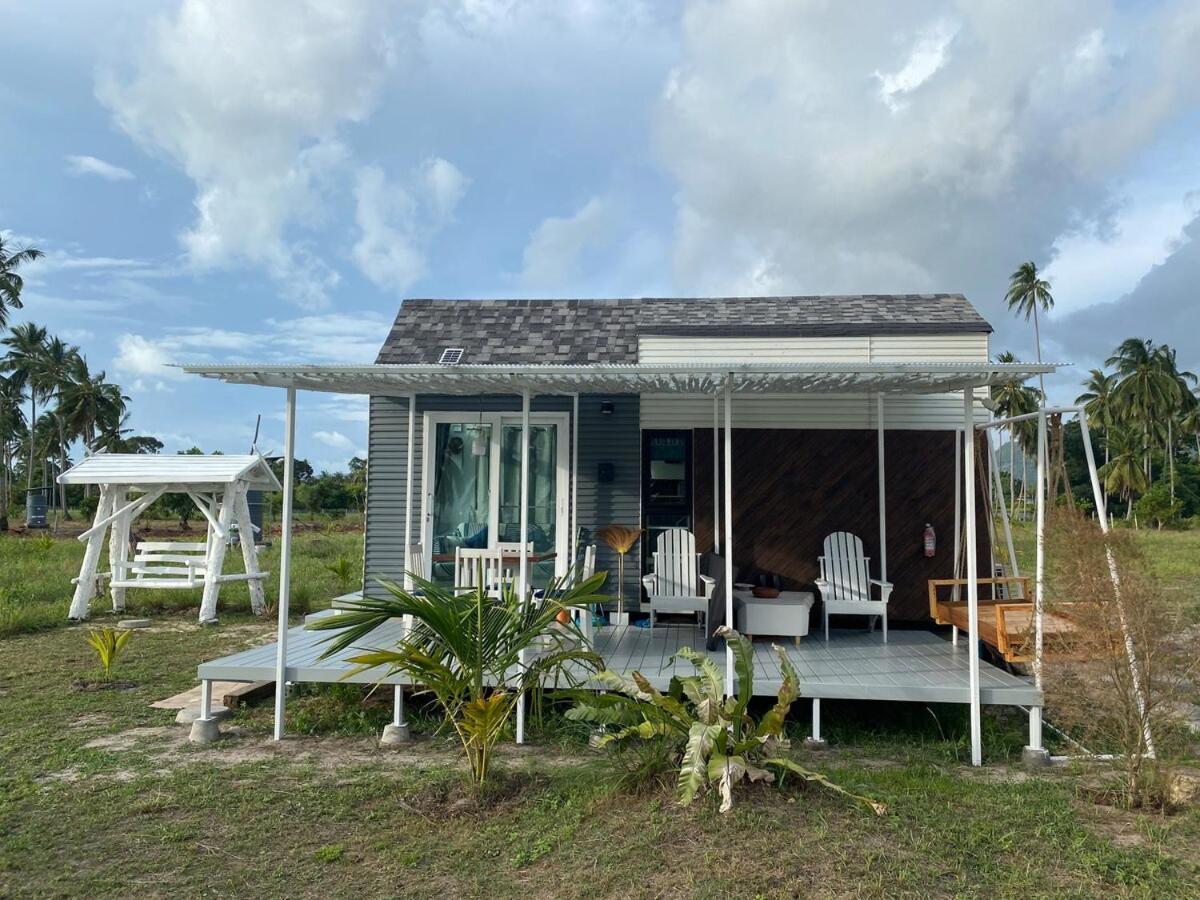 Beachfront Tiny House, Koh Samui, Thailand By Thaniie Feriehus