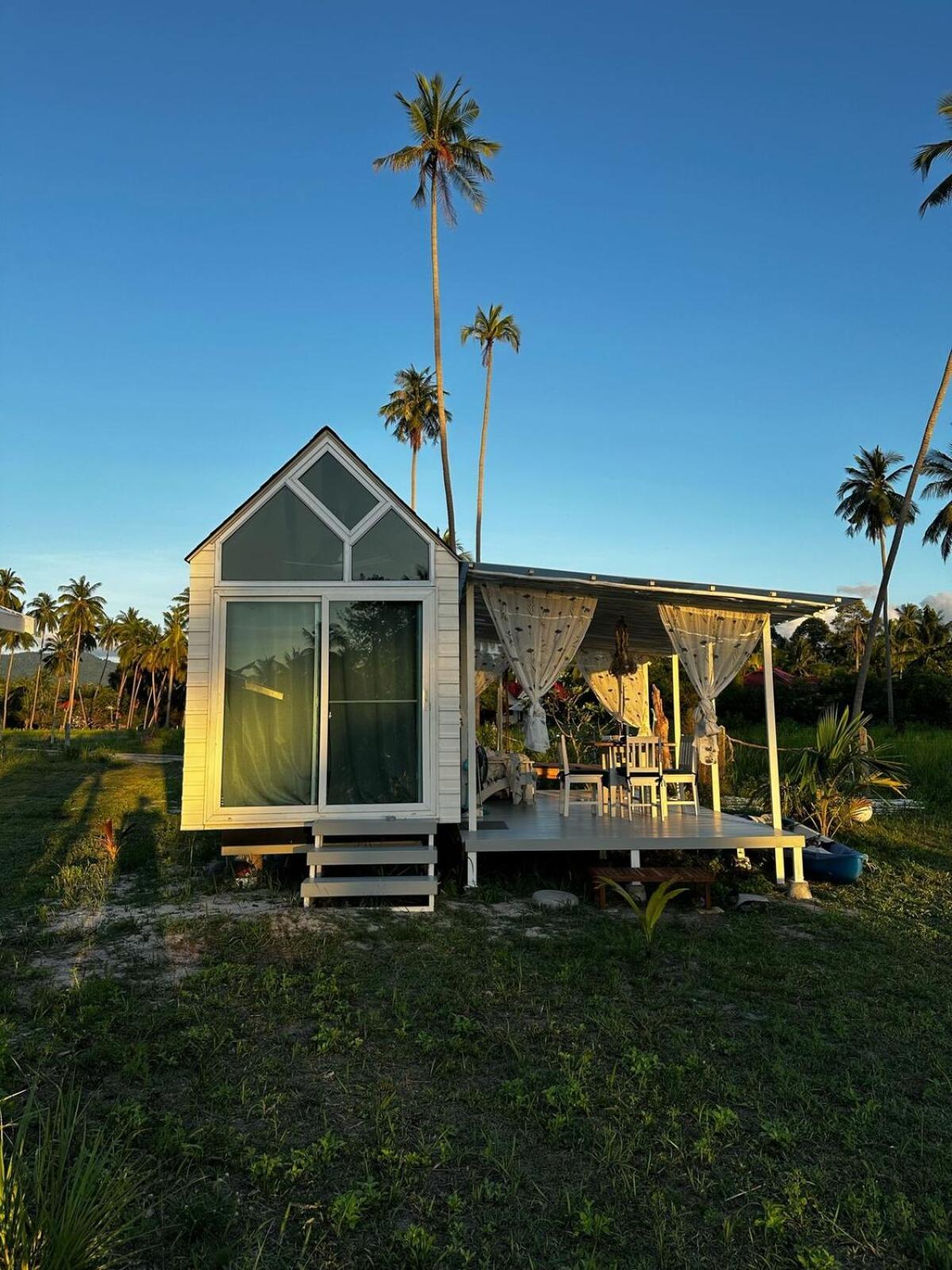 Feriehus Beachfront Tiny House, Koh Samui, Thailand By Thaniie *